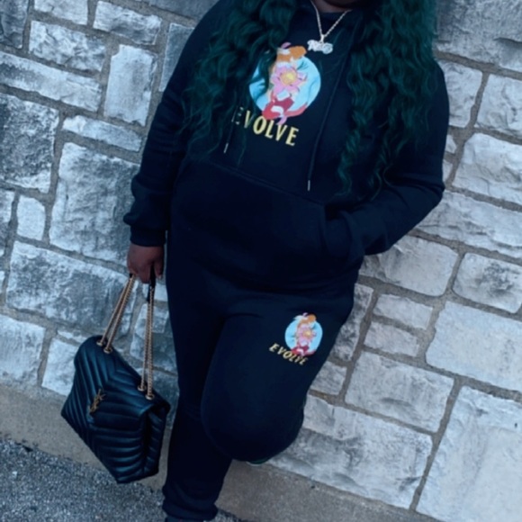 Evolve Apparel tracksuit available. Color : black.  Size : small & medium. - Picture 2 of 3
